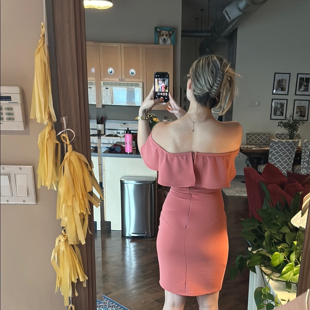 Off-Shoulder Coral Dress Charlotte Russe - Picture 4 of 5